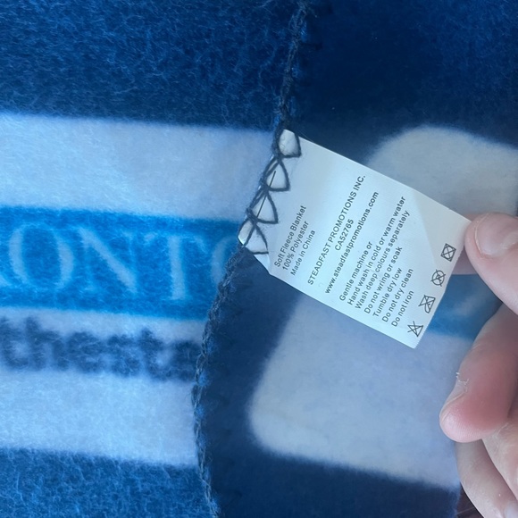 Toronto Marlies Fleece Blanket - Picture 3 of 4